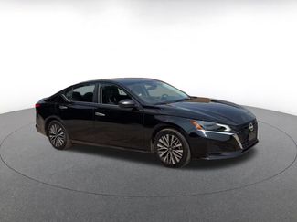 Used 2025 Nissan Altima 2.5 SV FWD video 2