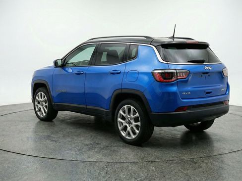 Used 2025 Jeep Compass Limited image 6
