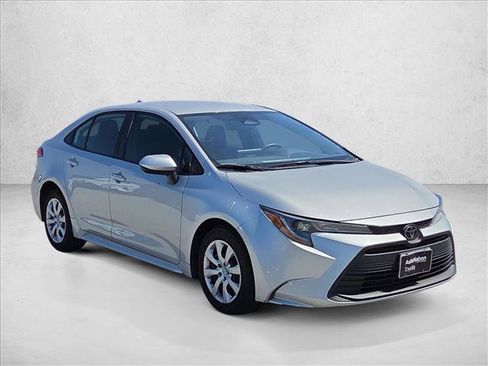 Used 2024 Toyota Corolla LE FWD image 3