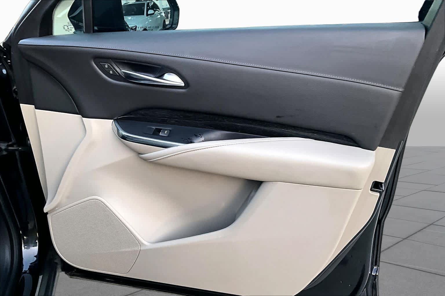 Used 2020 Cadillac XT4 Premium Luxury w/ Cold Weather Package FWD image 22