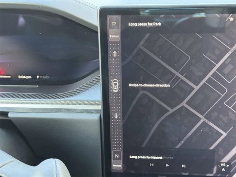 Used 2022 Tesla Model X Plaid image 18