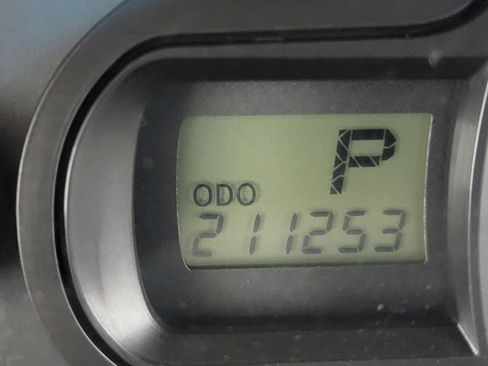 Used 2011 Toyota Sienna w/ Towing Pkg FWD image 15
