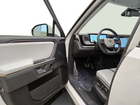 Used 2023 Rivian R1S Adventure image 15