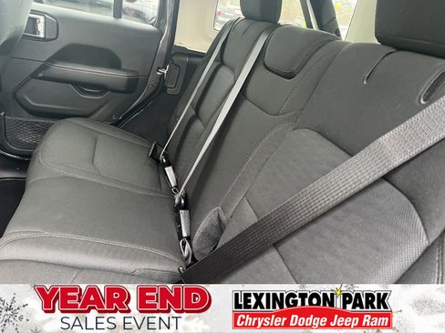 Used 2020 Jeep Wrangler Unlimited Sahara image 10