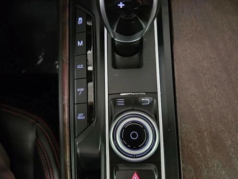 Used 2017 Maserati Levante AWD/4WD image 38