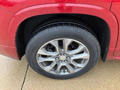 Used 2019 Chevrolet Traverse Premier w/ LPO, 'HIT The Road' Package AWD/4WD image 9