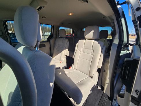 Used 2011 Dodge Grand Caravan Mainstreet w/ PWR Convenience Group image 6