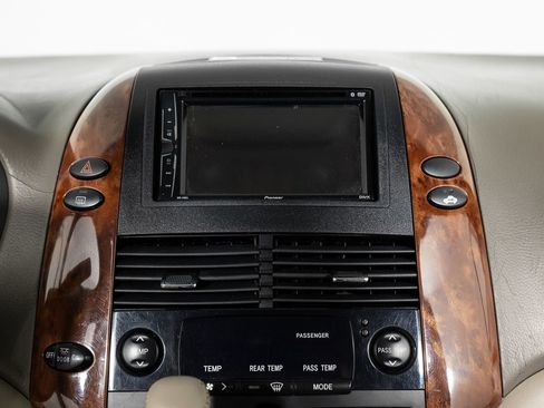 Used 2004 Toyota Sienna XLE Limited image 34