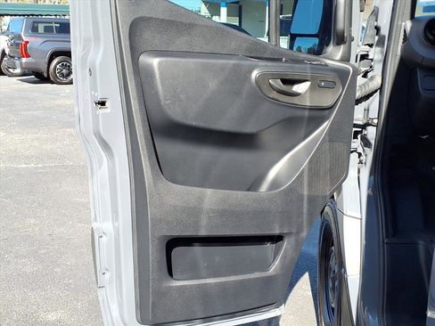 Used 2024 Mercedes-Benz Sprinter 2500 image 11