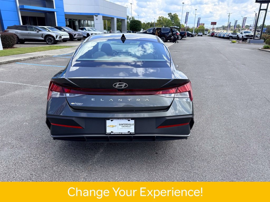 Used 2024 Hyundai Elantra SEL FWD image 5