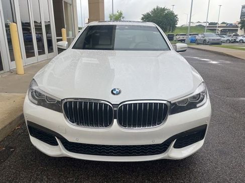 Used 2019 BMW 740i w/ Executive Package RWD image 2