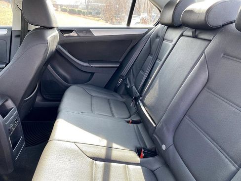 Used 2011 Volkswagen Jetta SEL image 12