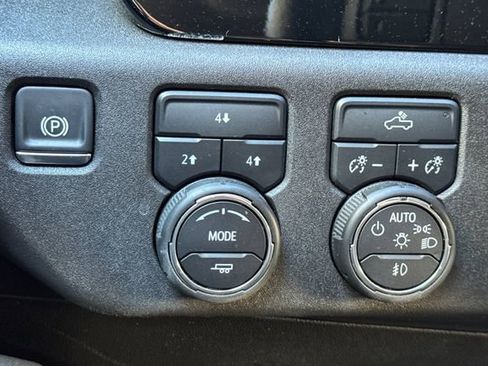 Used 2025 Chevrolet Silverado 2500 LT w/ Convenience Package image 39