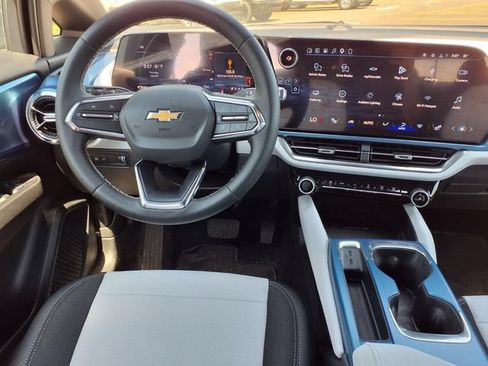 New 2026 Chevrolet Equinox EV LT AWD/4WD image 6