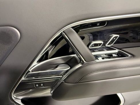 New 2025 Land Rover Range Rover Long Wheelbase SE image 27