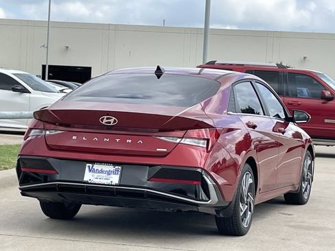 Used 2025 Hyundai Elantra Limited FWD image 4