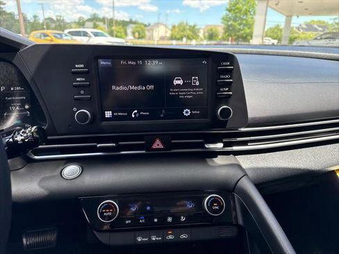 Used 2023 Hyundai Elantra SEL w/ Preferred Accessory Package FWD image 17