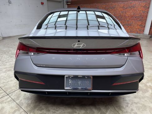 Used 2025 Hyundai Elantra Sport FWD image 4