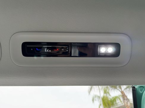 Used 2025 Volkswagen ID. Buzz 1st Edition image 38