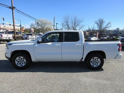 Used 2024 Nissan Frontier SV image 8