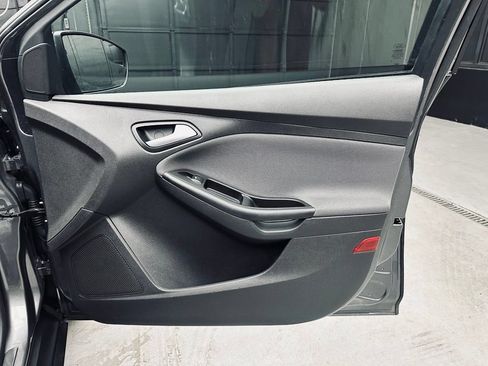 Used 2014 Ford Focus SE w/ SE Winter Package FWD image 24