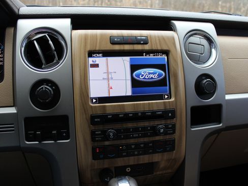 Used 2011 Ford F150 Lariat w/ Lariat Chrome Pkg image 26