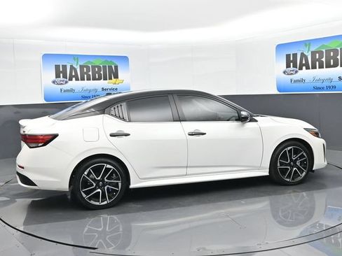 Used 2025 Nissan Sentra SR FWD image 6