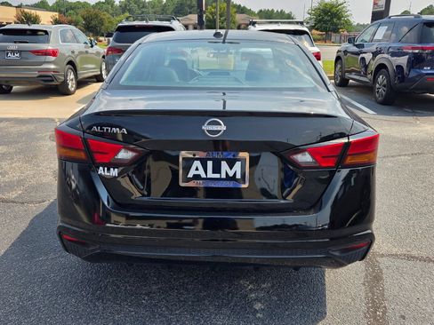 Used 2025 Nissan Altima 2.5 SV FWD image 10
