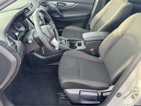 Used 2019 Nissan Rogue Sport S image 11