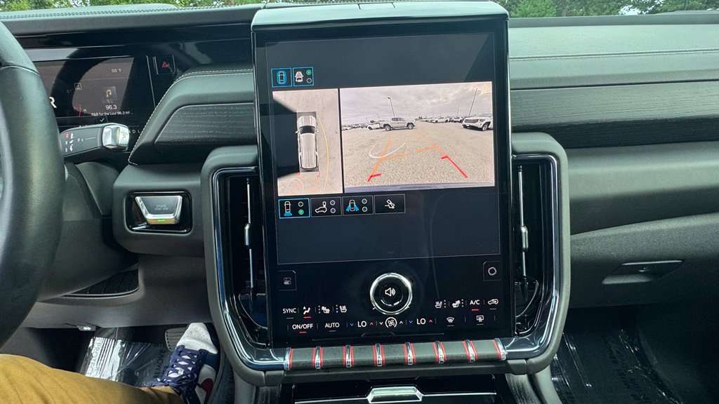 Used 2025 GMC Yukon XL AT4 Ultimate w/ LPO, Floor Liner Package AWD/4WD image 28
