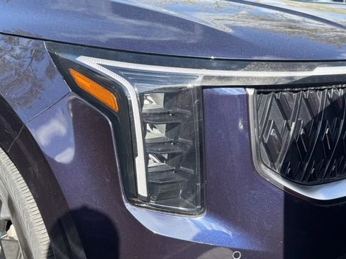 Certified 2025 Kia Carnival LXS image 8