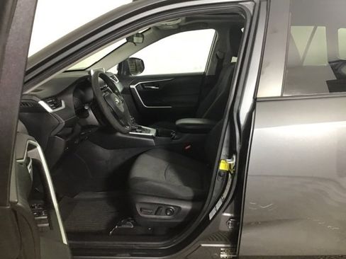 Used 2021 Toyota RAV4 XLE image 9