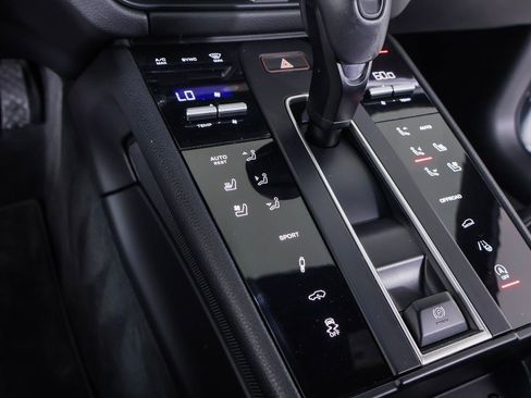 Certified 2024 Porsche Macan w/ Premium Plus Package image 20