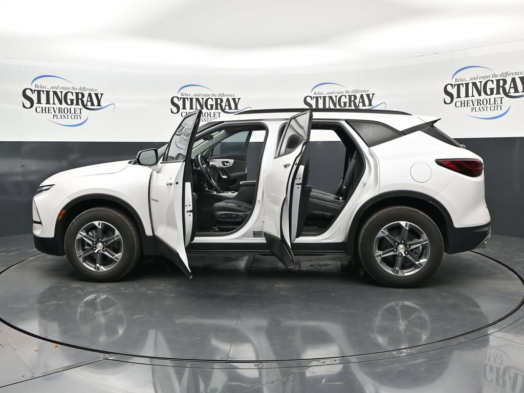 Used 2025 Chevrolet Blazer LT w/ Sound & Technology Package FWD image 37