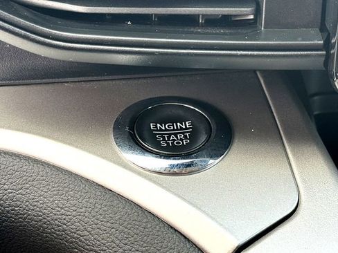 Certified 2022 Ford Explorer XLT image 17