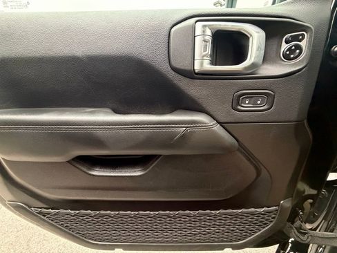 Used 2023 Jeep Wrangler Unlimited Sahara image 31