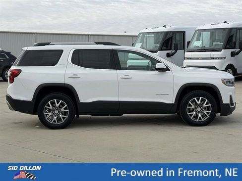 Certified 2023 GMC Acadia SLT w/ Technology Package AWD/4WD image 3