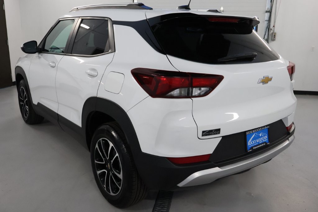 Used 2025 Chevrolet TrailBlazer LT AWD/4WD image 5