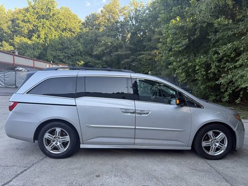 Used 2013 Honda Odyssey Touring image 2