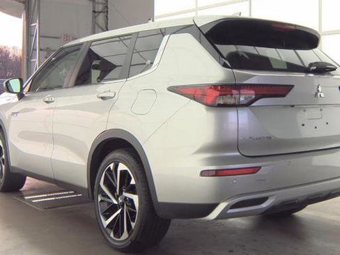 Used 2024 Mitsubishi Outlander SE image 22