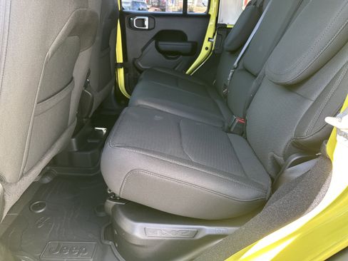 Used 2023 Jeep Wrangler Unlimited w/ Sun & Screen Package image 24