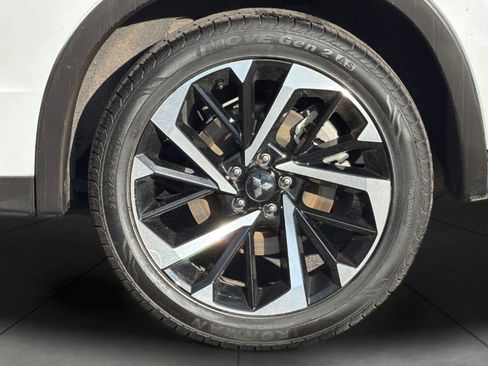 Used 2024 Mitsubishi Outlander SE image 11