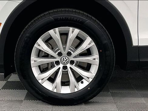 Used 2020 Volkswagen Tiguan S image 9