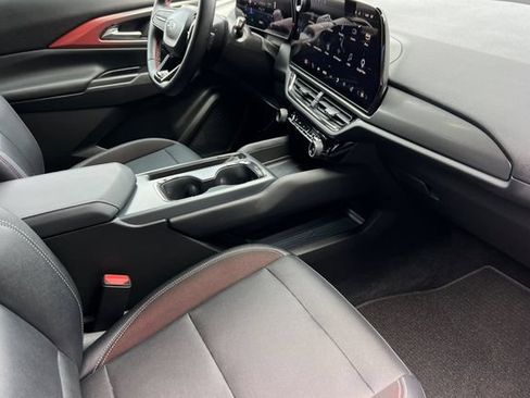Used 2025 Chevrolet Equinox EV RS FWD image 20