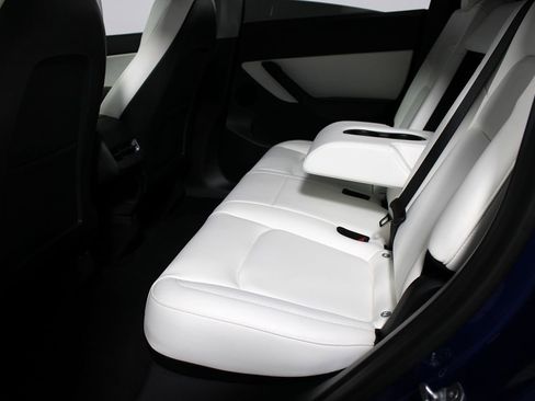 Used 2021 Tesla Model Y Long Range image 23