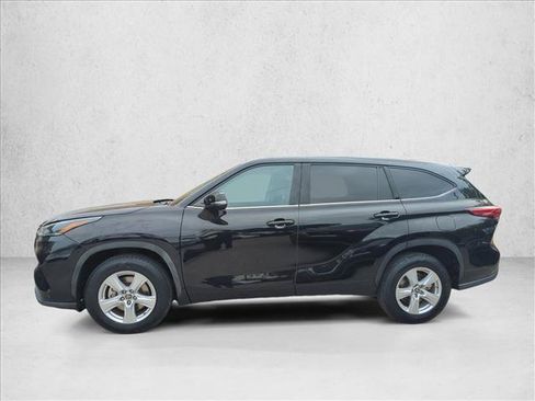 Used 2021 Toyota Highlander LE FWD image 8