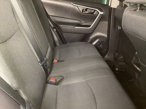 Used 2021 Toyota RAV4 LE AWD/4WD image 4