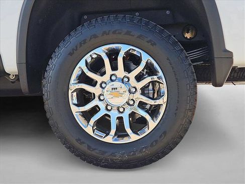 New 2026 Chevrolet Silverado 2500 LT w/ Z71 Chrome Sport Edition AWD/4WD image 10
