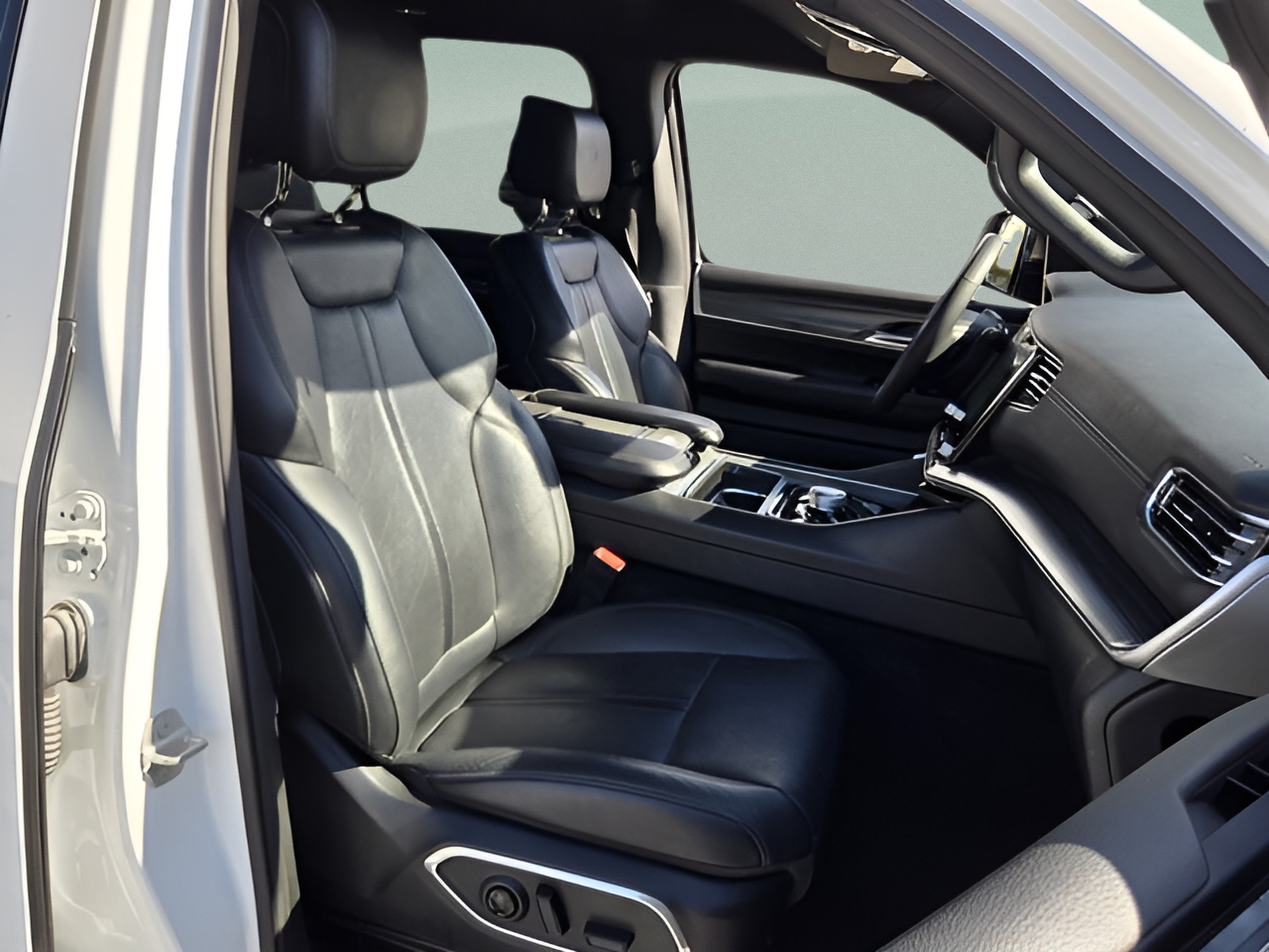 Used 2024 Jeep Wagoneer Series II w/ Flexible Seating Group RWD image 15
