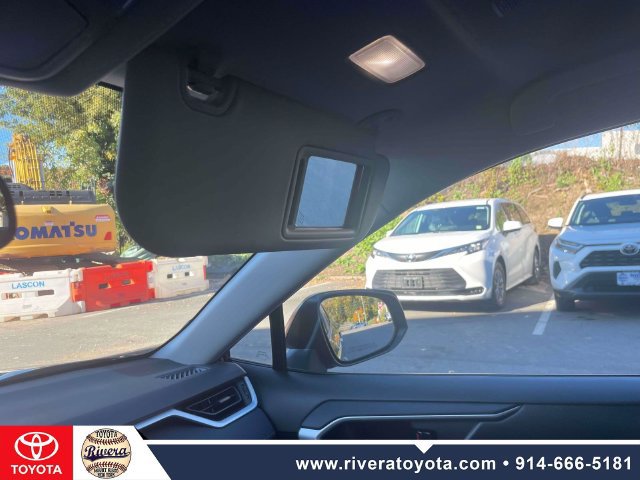 Used 2023 Toyota RAV4 LE AWD/4WD image 32
